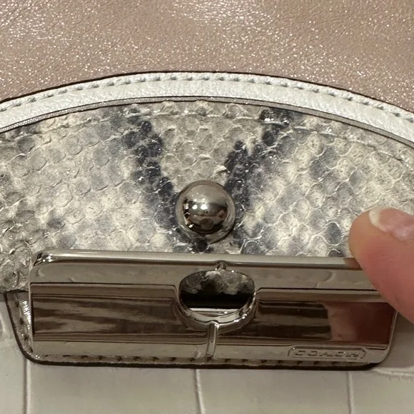 *NWOT* Coach Pink and White Shoulder Bag - Picture 4 of 11